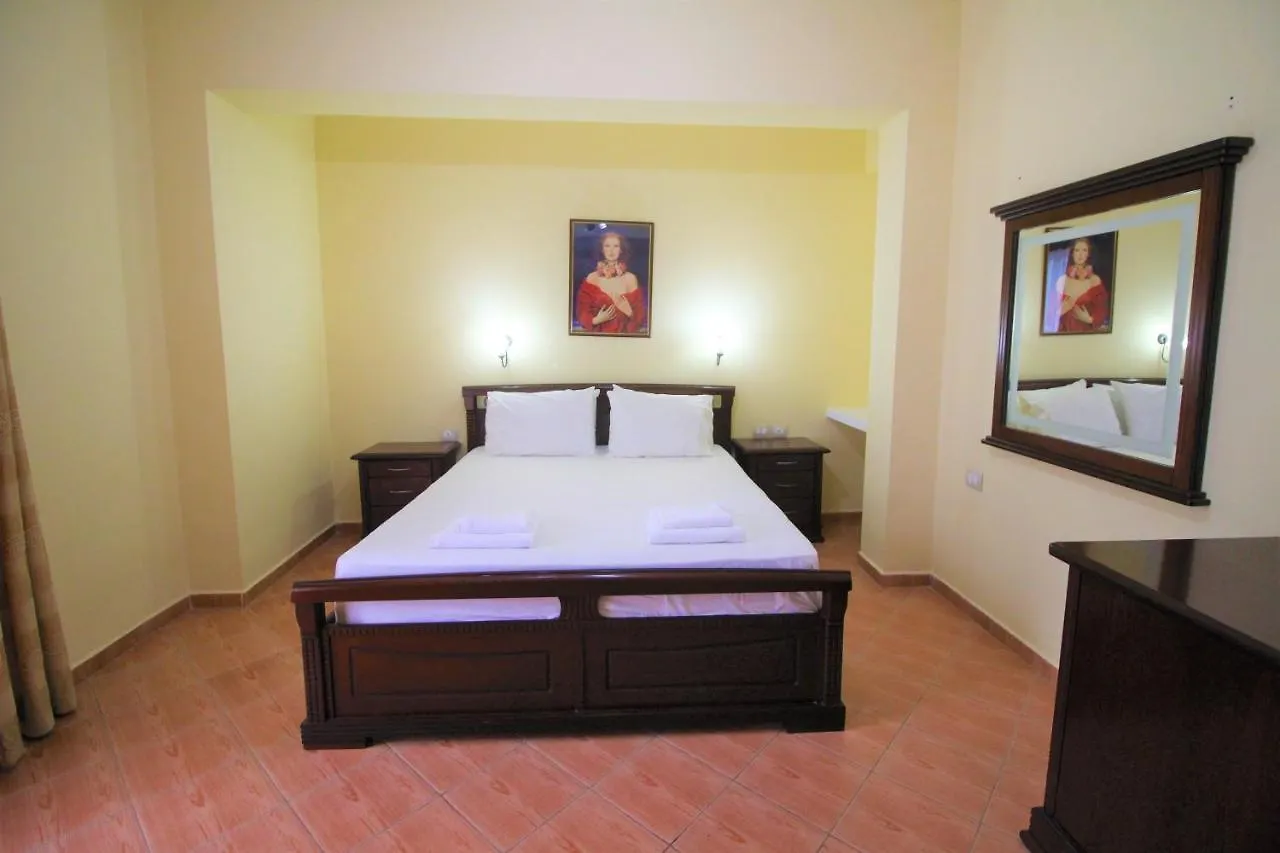 Oskar Hotel Sarandë 4*,