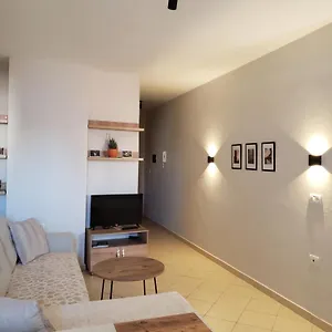 Leones Apartamento Tirana