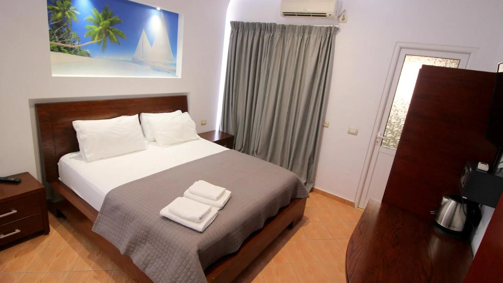 Oskar Hotel Sarandë 4*,