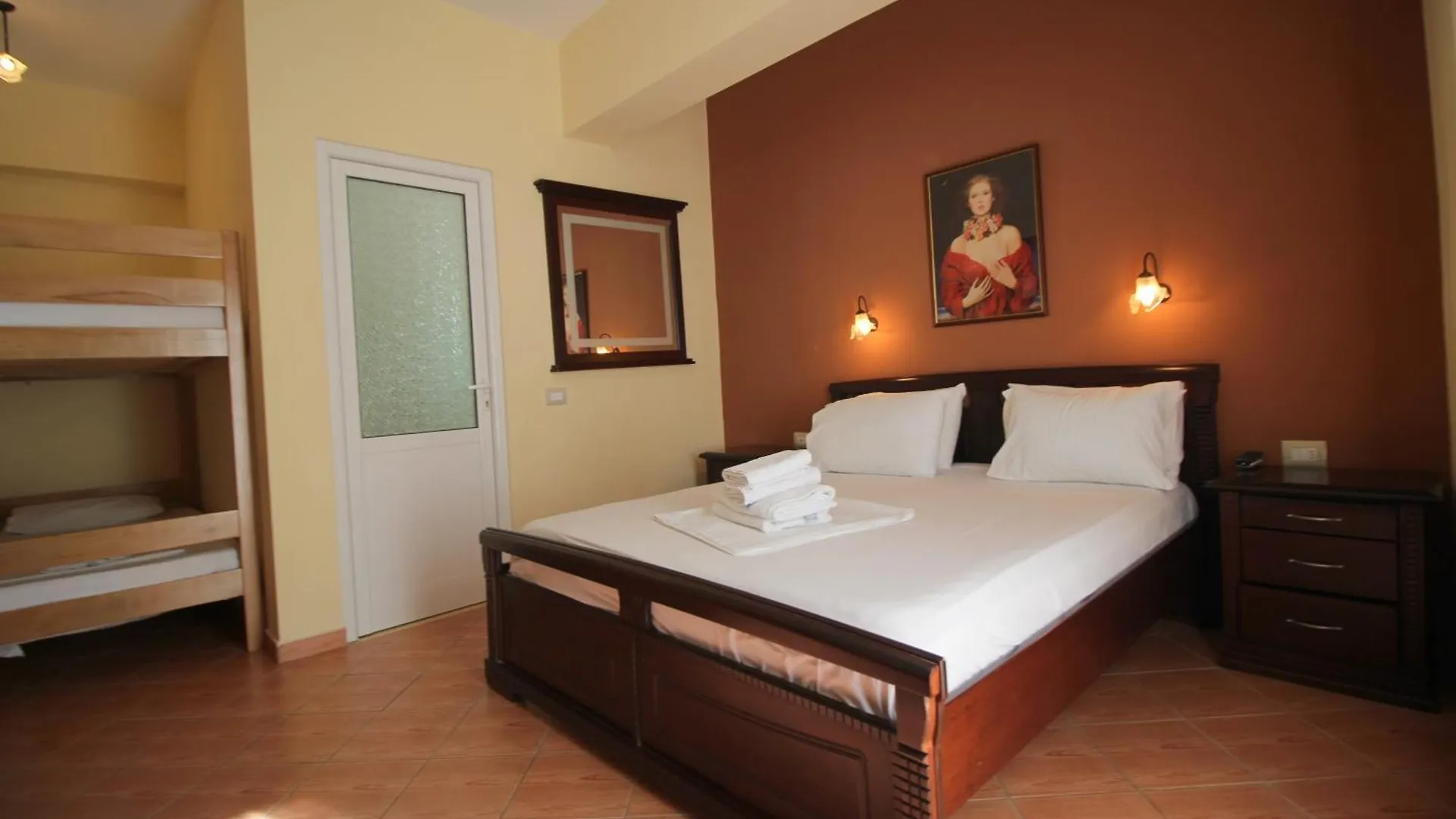 Oskar Hotel Sarandë 4*,